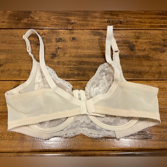 Vintage cream 34C lace bra - Picture 7 of 9